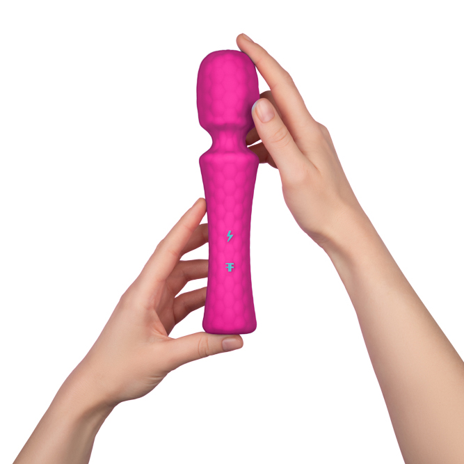 ULTRA_WAND_PINK_PACKSHOT_HAND_1